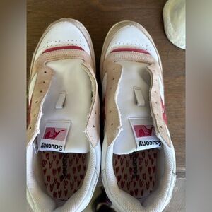 Saucony jazz platform hearts women’s sneakers shoes size  no shoe strings